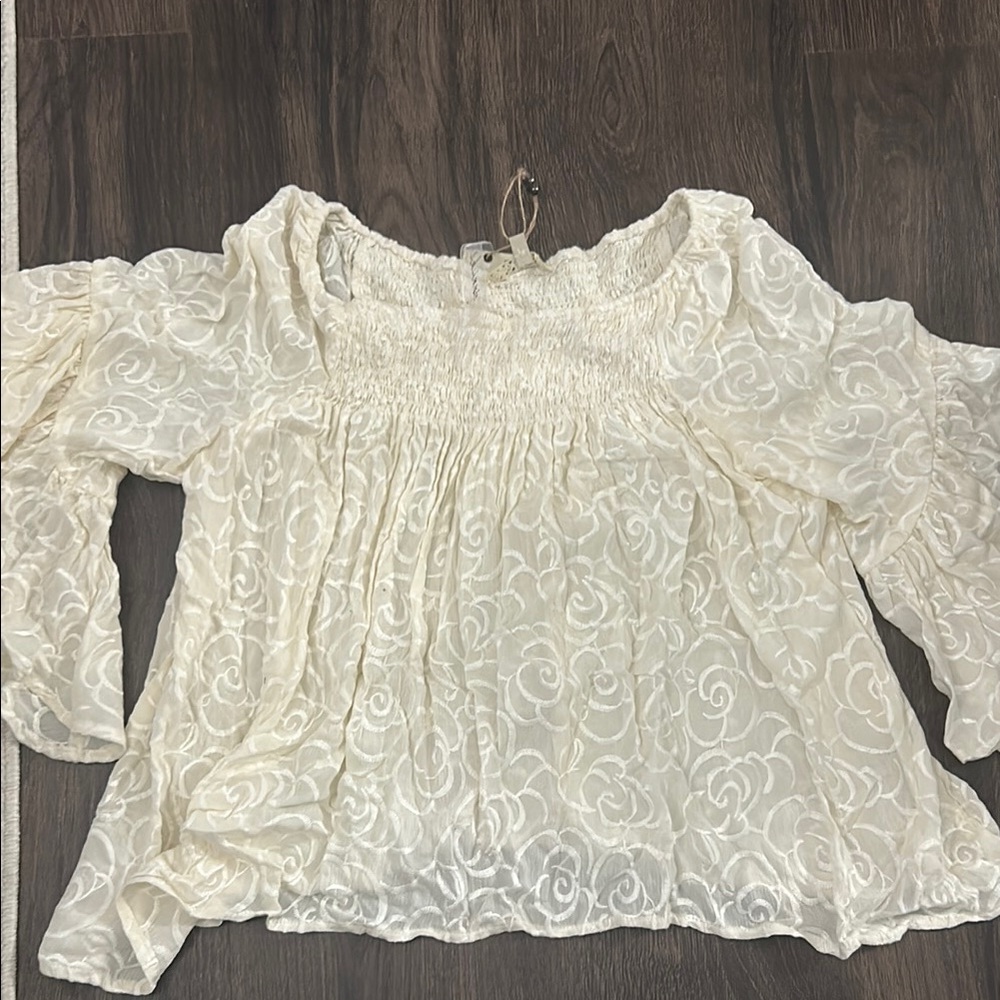Gimmicks Elegant Cream Women's Flowy Top - Picture 2 of 4